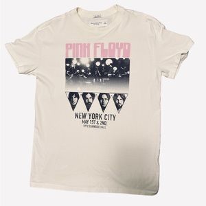 Abercrobie and Fitch graphic tee